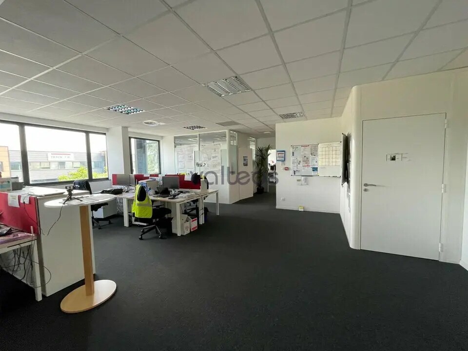 Light Industrial in Colomiers to rent Building Photo- Image 1 of 3