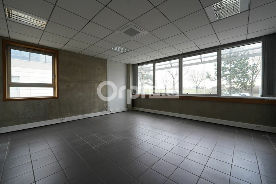 12 Rue Edison, Bron to rent Interior Photo- Image 1 of 20