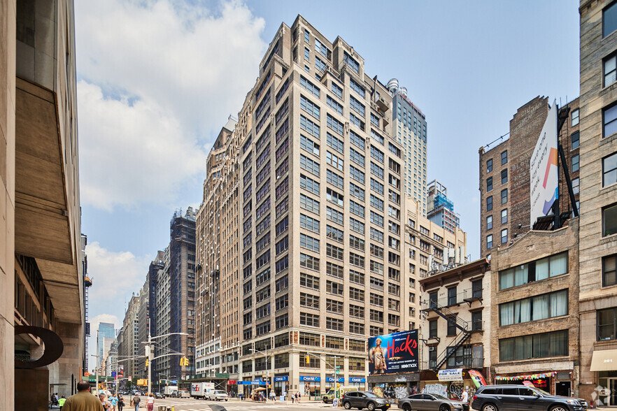 305 Seventh Ave, New York, NY for sale - Building Photo - Image 1 of 1