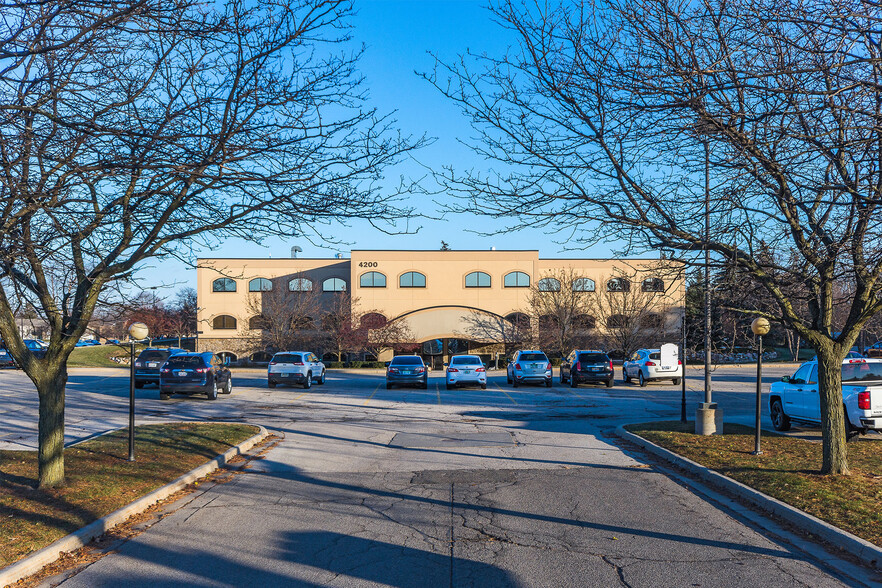 4200 Fashion Square Blvd, Saginaw, MI for sale - Building Photo - Image 2 of 8