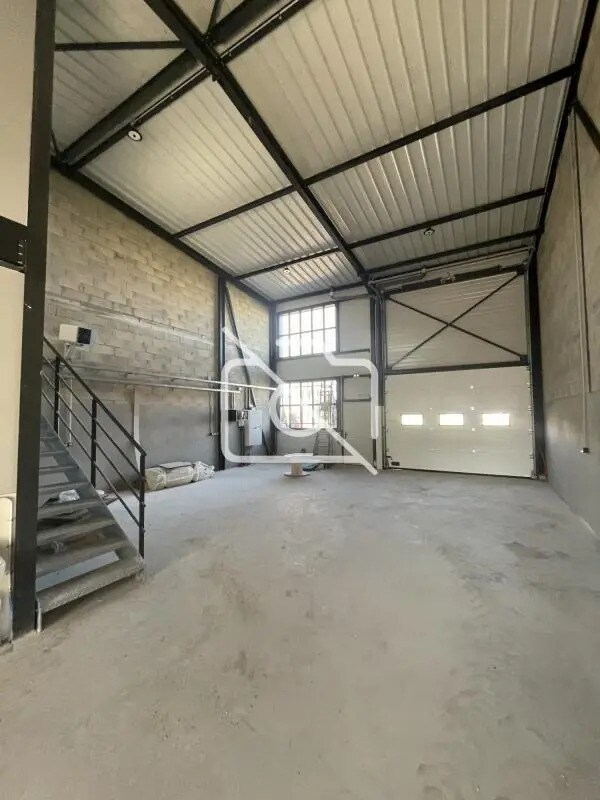 Location Entrepôt 168 m² - Photo 1