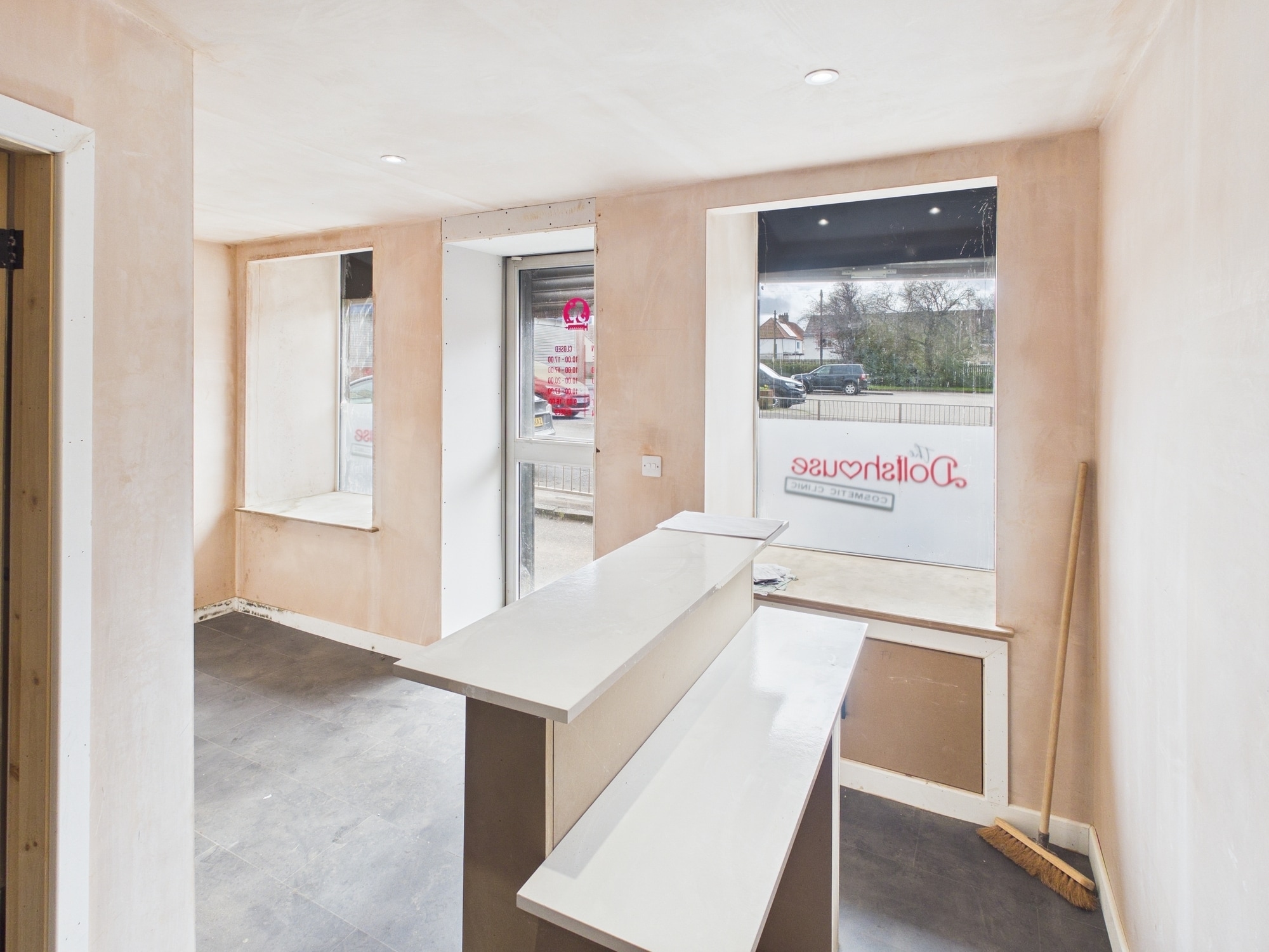 107 Main St, Holytown to rent Interior Photo- Image 1 of 3