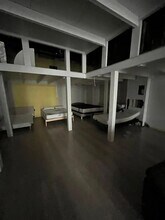 Retail in Paris to rent Interior Photo- Image 2 of 7