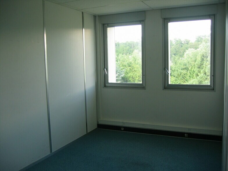 42 Chemin Du Moulin Carron, Écully for sale - Interior Photo - Image 3 of 4