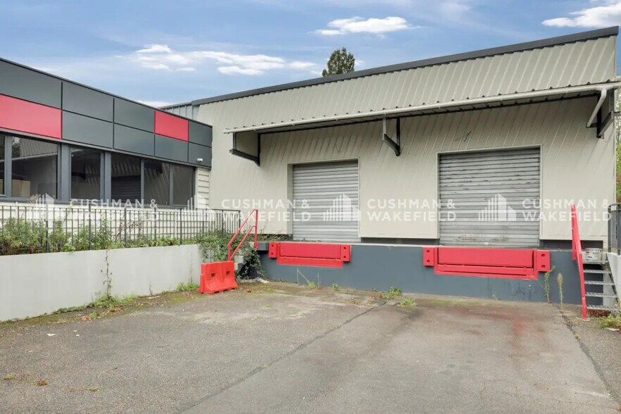 Light Industrial in Les Ulis to rent - Building Photo - Image 3 of 15