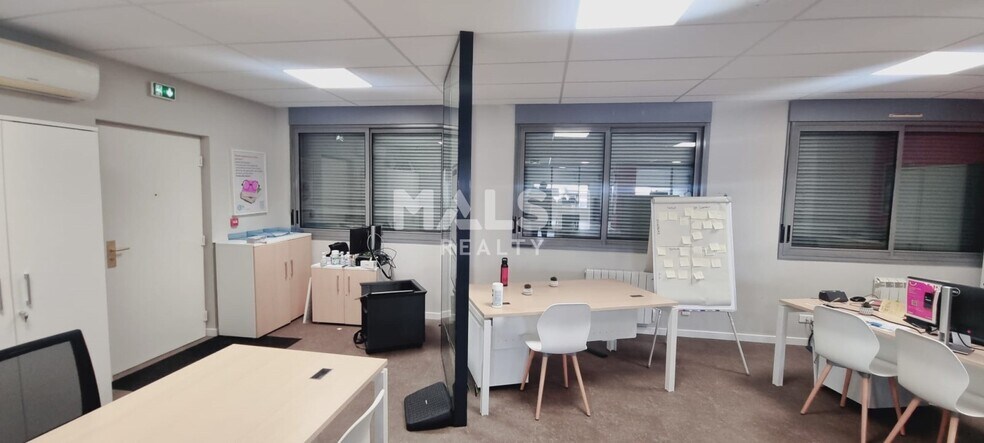 Retail in Villeurbanne to rent - Interior Photo - Image 3 of 9