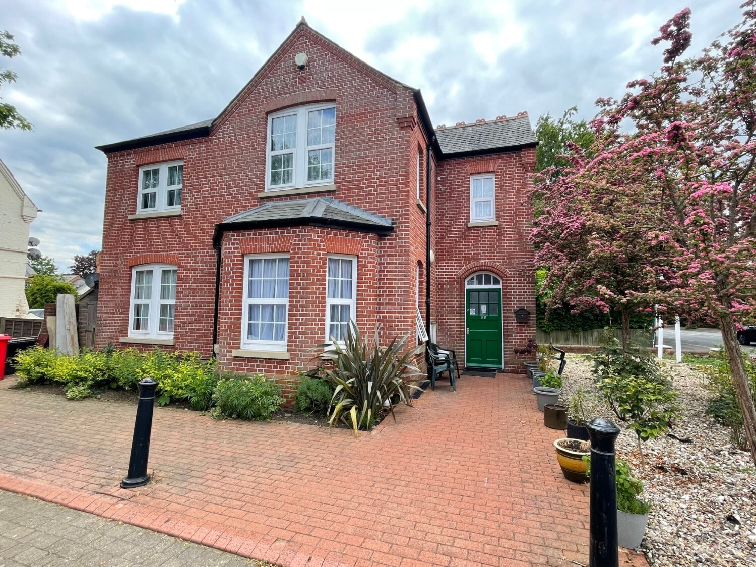 99 Alexandra Rd, Farnborough for sale Primary Photo- Image 1 of 7