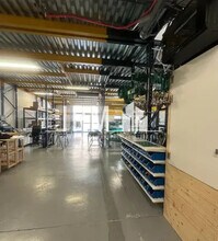 Light Industrial in Aubagne to rent Interior Photo- Image 2 of 19