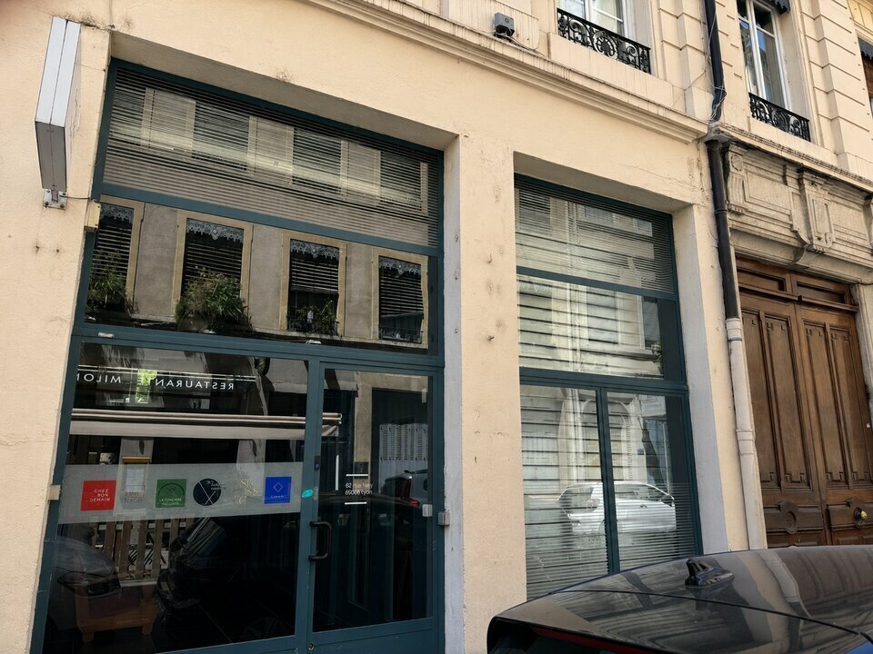 Retail in Lyon to rent Building Photo- Image 1 of 13