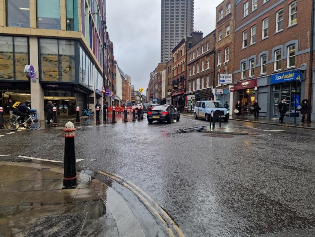 29 Cloth Fair, London to rent - Building Photo - Image 1 of 1