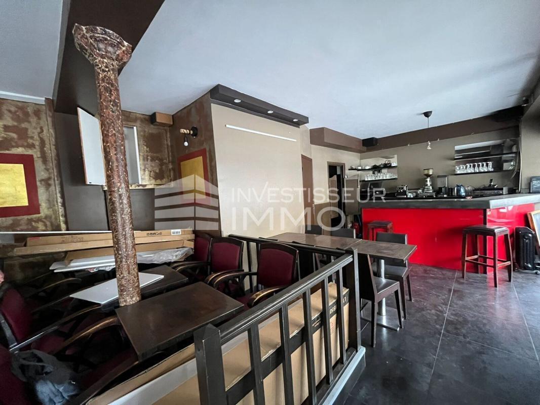 Retail in Paris for sale Interior Photo- Image 1 of 10