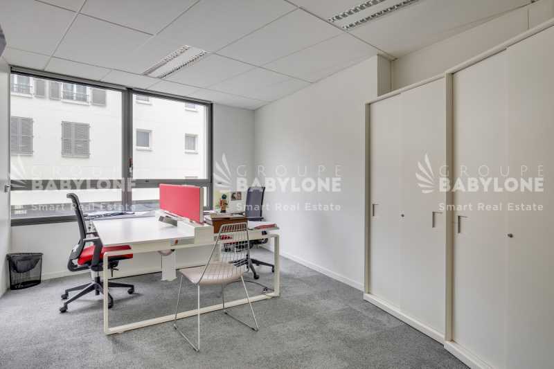 Office in Rueil-Malmaison to rent Interior Photo- Image 1 of 13