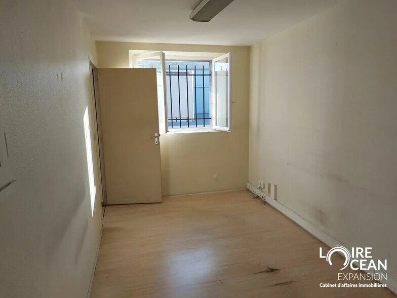 Light Industrial in Nantes to rent - Interior Photo - Image 3 of 5