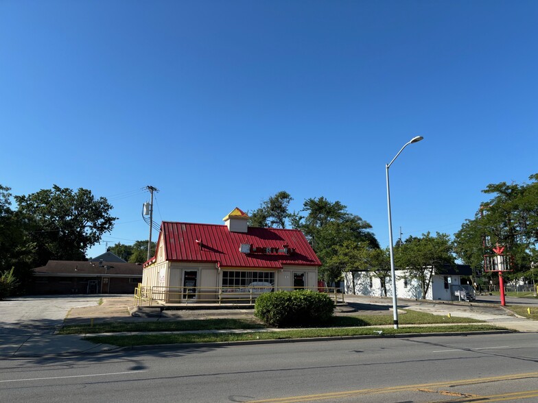 1641 W Sylvania Ave, Toledo, OH for sale - Building Photo - Image 2 of 6