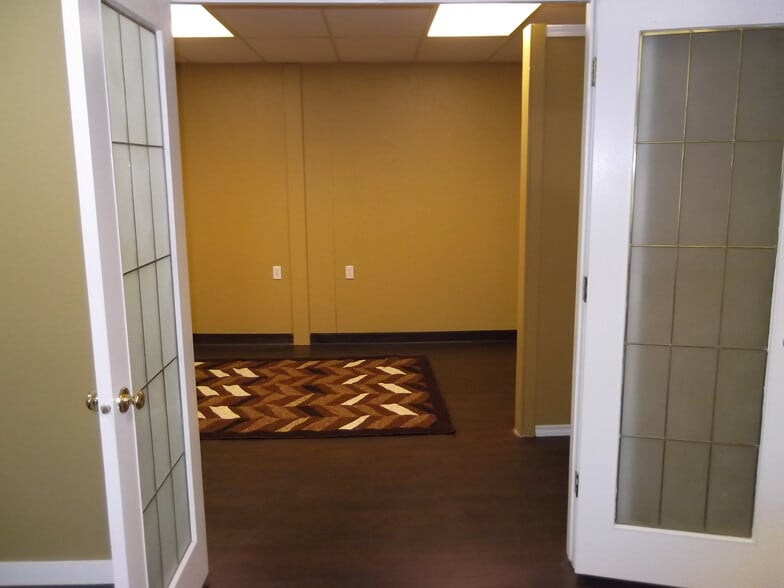 33 Blackfoot Rd, Sherwood Park, AB to rent - Interior Photo - Image 1 of 5