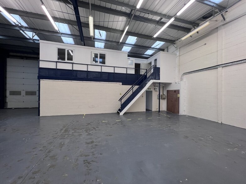 Airport Service Rd, Portsmouth to rent - Interior Photo - Image 3 of 16