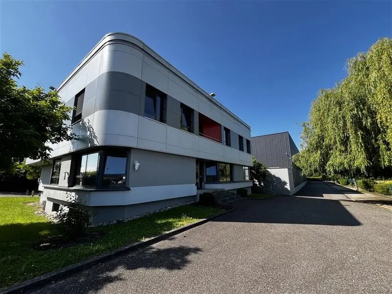 Vente Entrepôt 3 400 m² - Photo 1