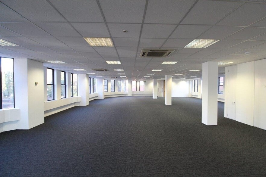 25-29 High St, Kingston Upon Thames to rent - Building Photo - Image 2 of 6