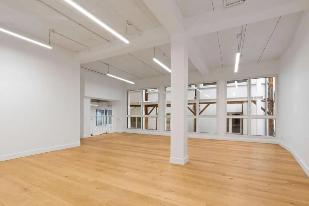 Location Bureaux 100 m² - Photo 1