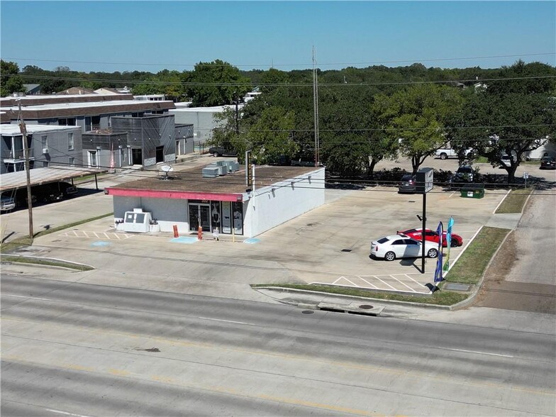 302 Sam Houston Dr, Victoria, TX for sale - Building Photo - Image 3 of 6