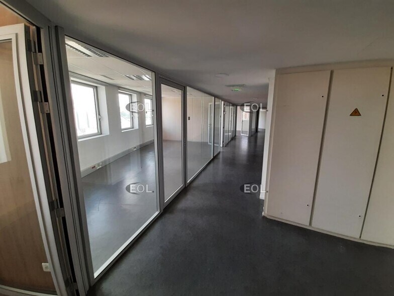 Office in Ivry-sur-Seine to rent - Interior Photo - Image 1 of 5