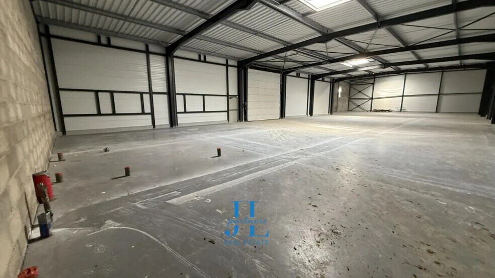 Industrial in Bassens to rent - Interior Photo - Image 1 of 11