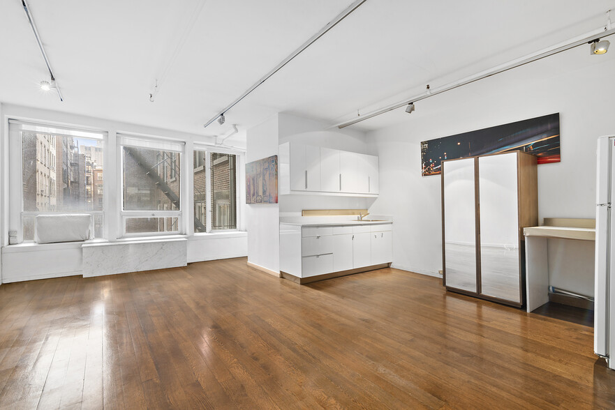 118 Spring St, New York, NY for rent - Interior Photo - Image 3 of 16