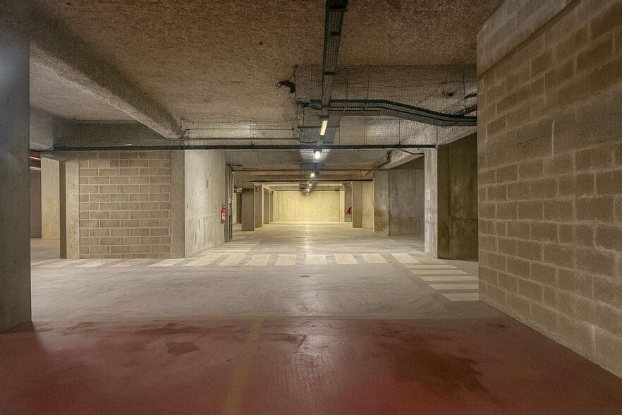 Industrial in Malakoff to rent - Interior Photo - Image 2 of 6