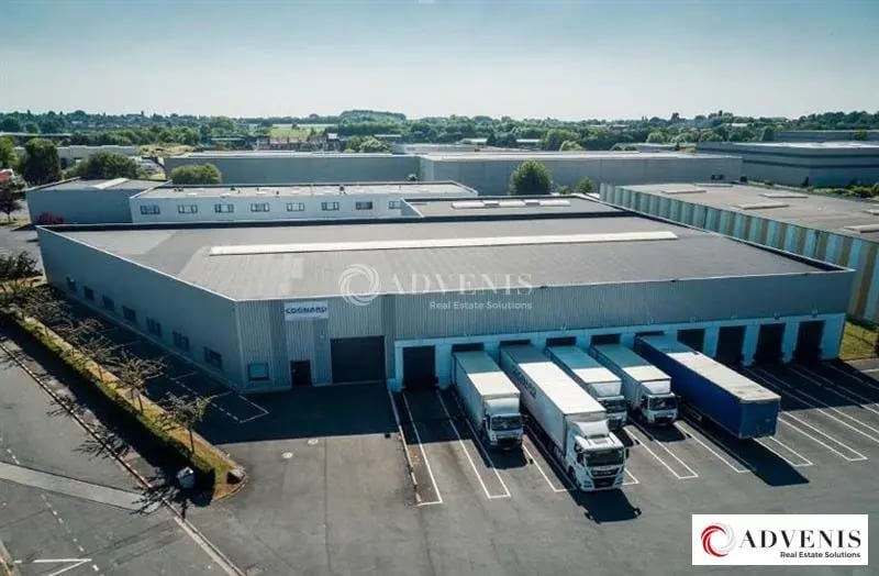 Location Entrepôt 2 500 m² - Photo 1
