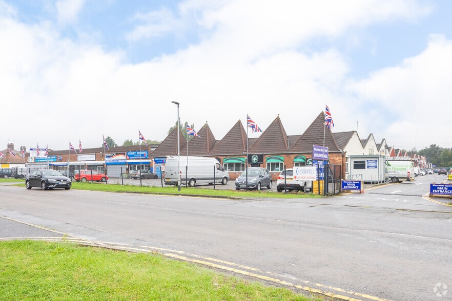 Mancetter Sq, Peterborough to rent - Primary Photo - Image 1 of 2