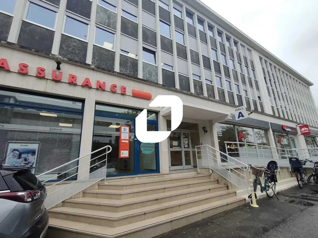 Office in Le Chesnay-Rocquencourt to rent Building Photo- Image 1 of 14