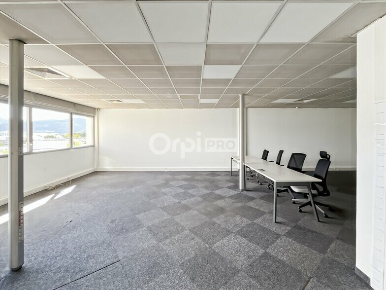 Office in Aubagne to rent - Interior Photo - Image 3 of 8