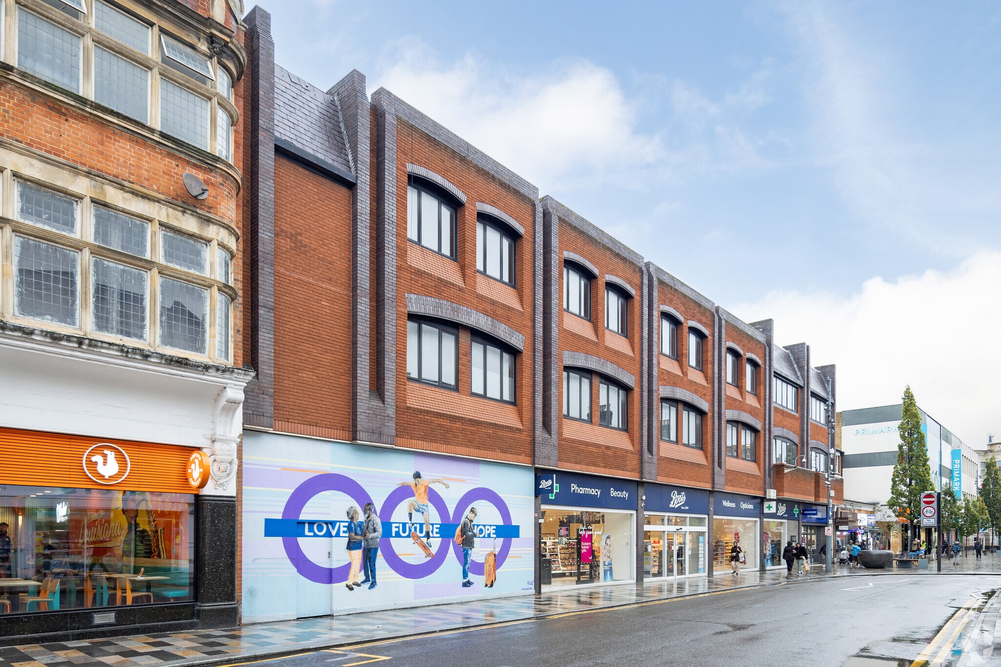 121 High Rd, Ilford for sale Primary Photo- Image 1 of 3