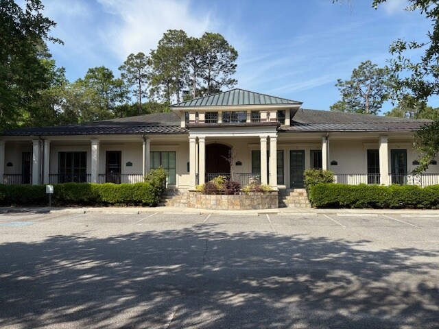 19 Bow Cir, Hilton Head Island, SC to rent Building Photo- Image 1 of 9