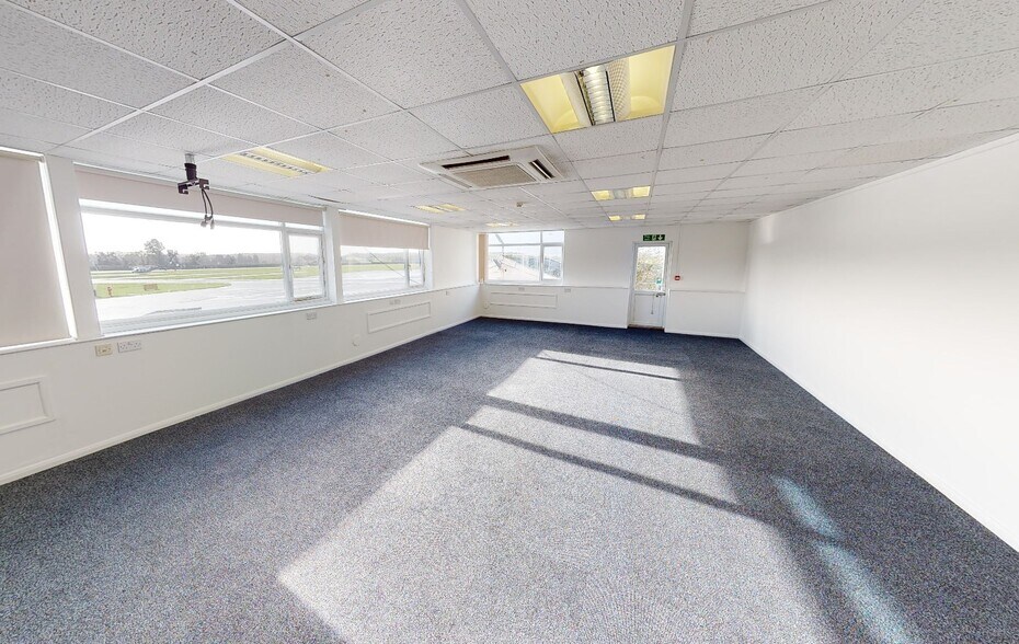 London Oxford Aiport, Kidlington to rent - Matterport 3D Scan - Image 3 of 27