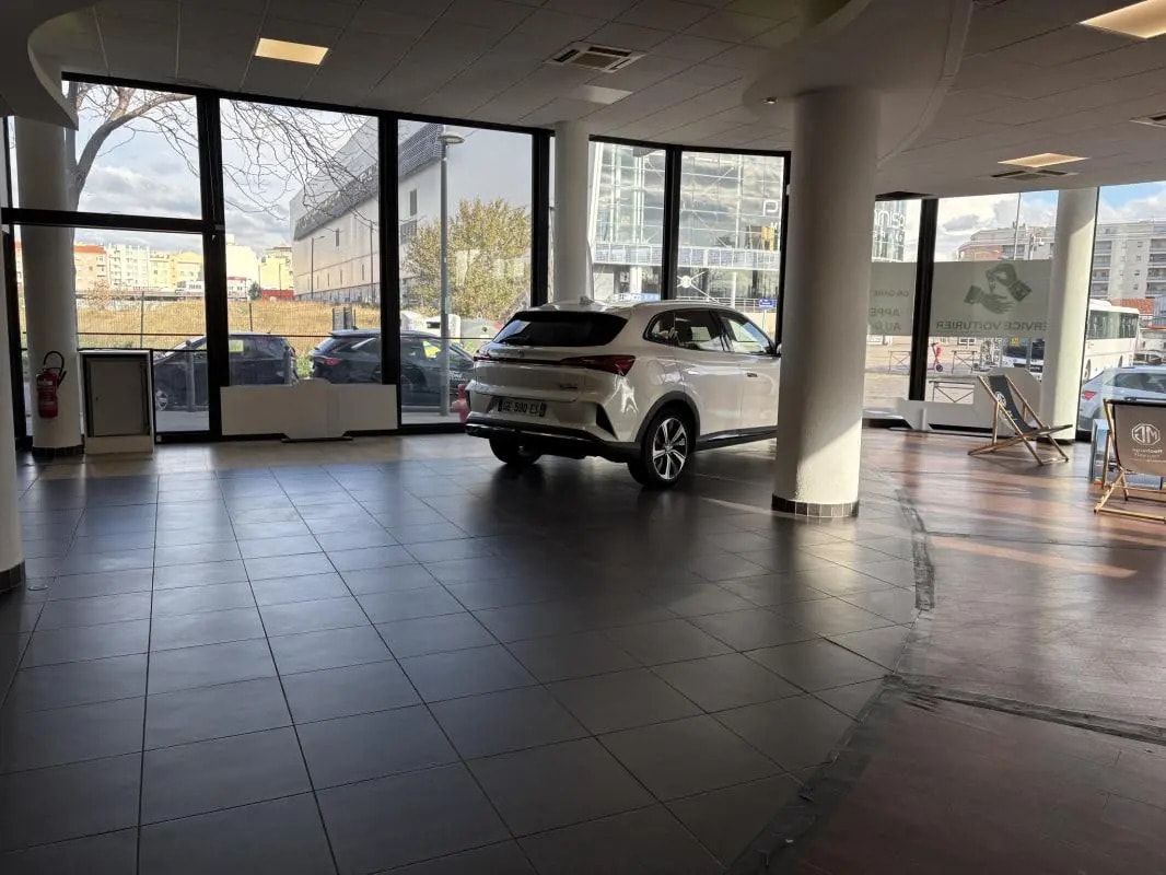 Retail in Marseille to rent Building Photo- Image 1 of 5