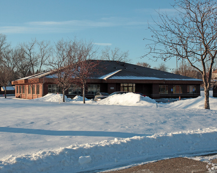 13786 Frontier Ct, Burnsville, MN for rent - Building Photo - Image 3 of 14