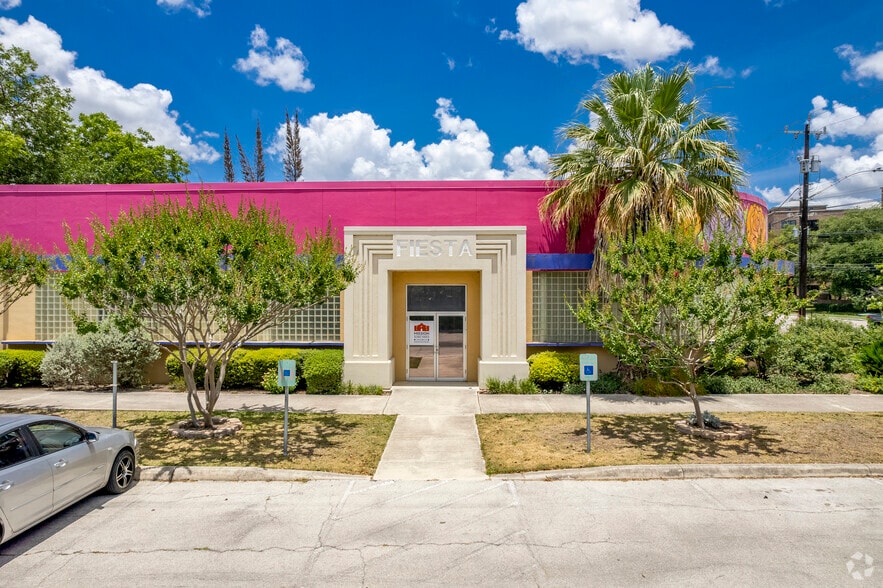 2611 Broadway St, San Antonio, TX for rent - Building Photo - Image 2 of 7