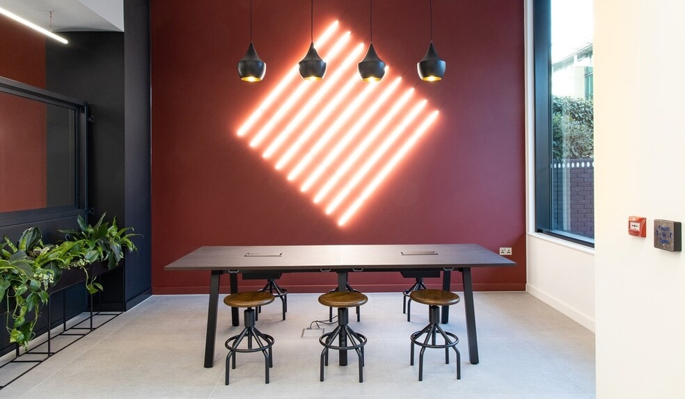 40 Clarendon Rd, Watford to rent - Interior Photo - Image 3 of 7