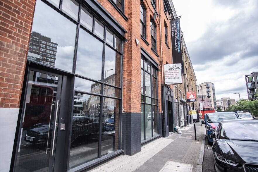 65-69 East Rd, London to rent - Building Photo - Image 2 of 4