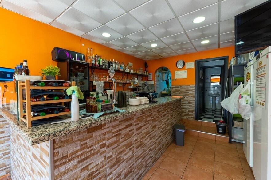 Retail in Torremolinos, Málaga for sale - Interior Photo - Image 2 of 10
