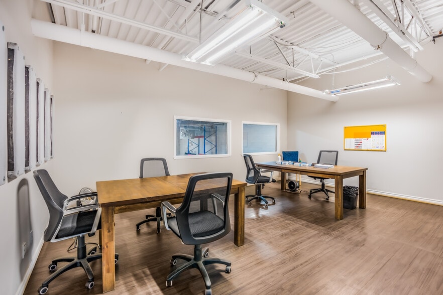 9275 Boul Henri-Bourassa E, Montréal, QC to rent - Interior Photo - Image 3 of 13