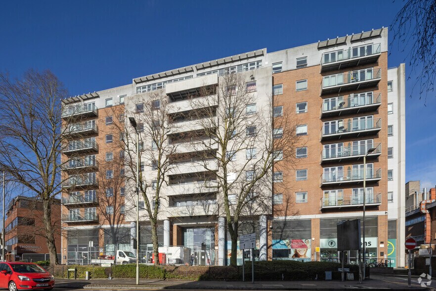 Exchange Rd, Watford to rent - Building Photo - Image 2 of 11