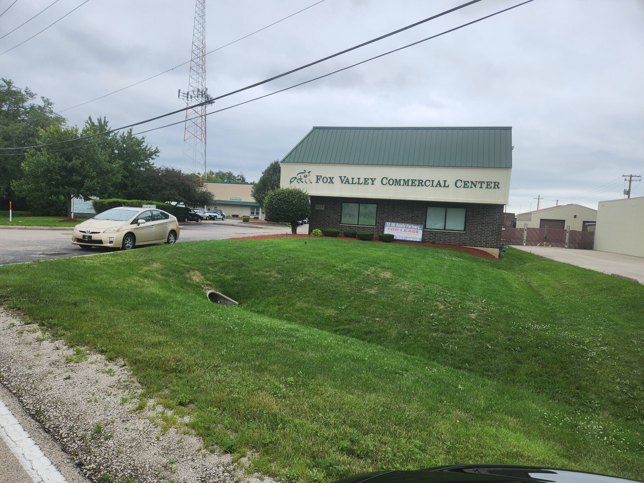 1625 Weld Rd, Elgin, IL to rent Building Photo- Image 1 of 10