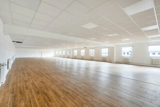 114 Avenue Louis Roche, Gennevilliers to rent Building Photo- Image 2 of 7