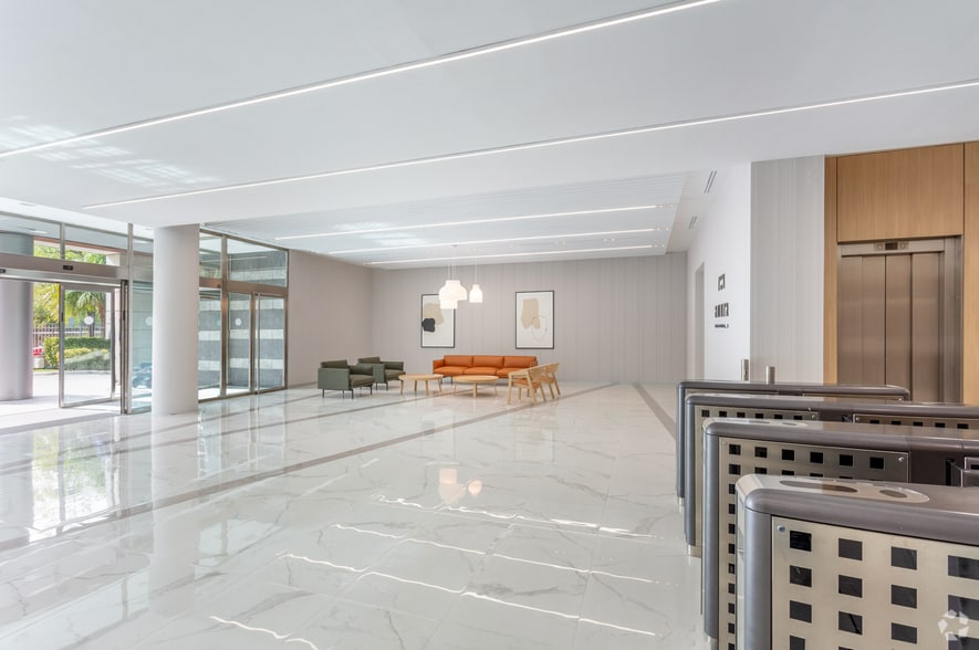 Calle de Cantabria, 2, Alcobendas, Madrid to rent - Building Photo - Image 3 of 17