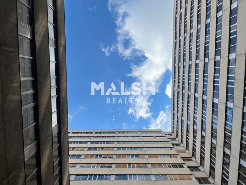 Office in Lyon to rent - Building Photo - Image 1 of 12