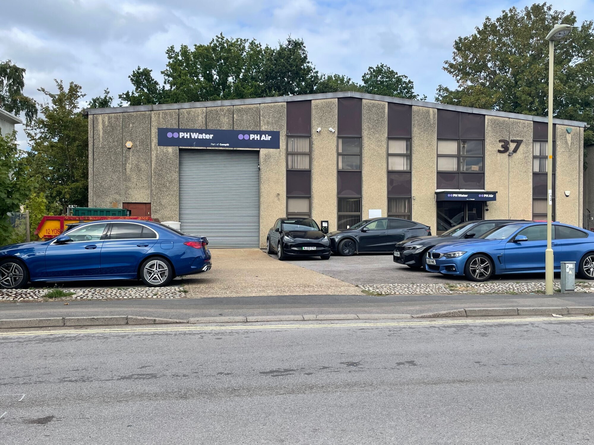 37 Invincible Road Industrial Estate, Farnborough to rent Interior Photo- Image 1 of 2