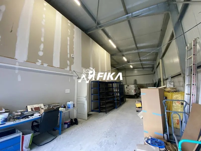 Location Local d'activités 160 m² - Photo 1