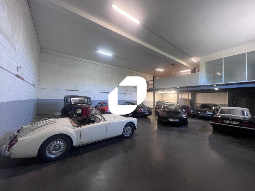 Light Industrial in Chelles to rent Interior Photo- Image 1 of 12